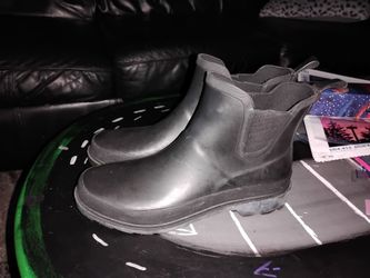 Women's size 8 black ankle rain boots