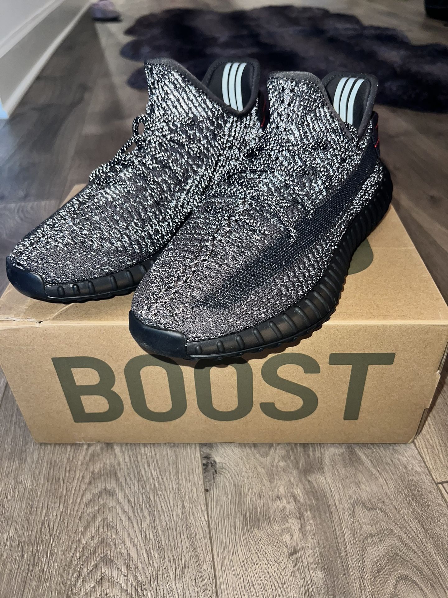 yeezy boost 350 v2 black reflective box State Ragen When hit with direct light Yeezy Boost 350 V2 Sneakers