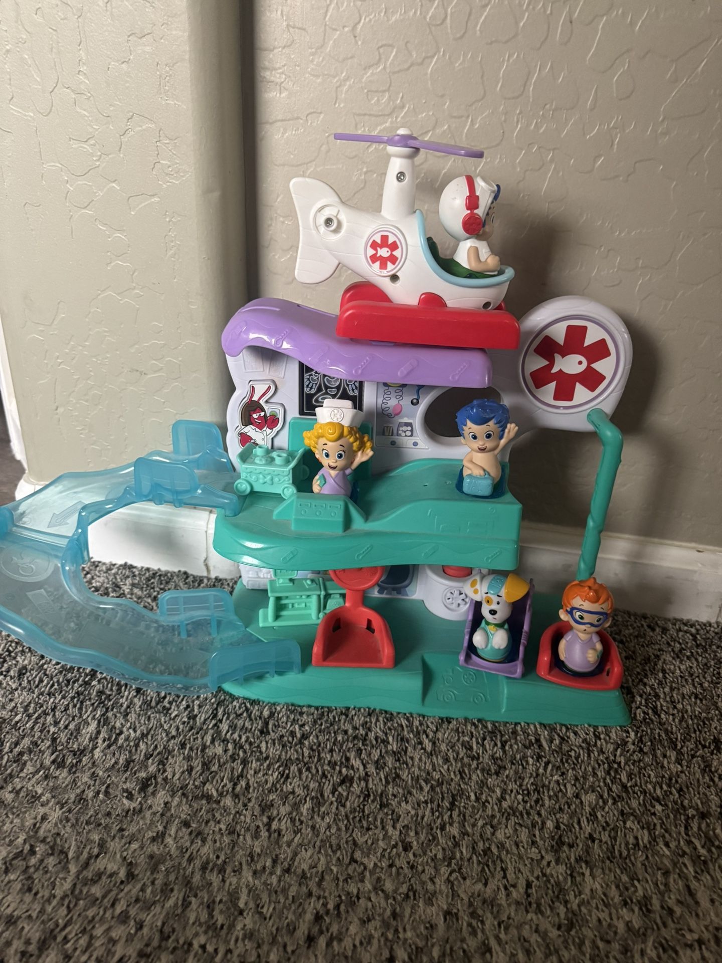 Bubble Guppy play set