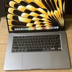 MacBook Air 15 2023 M2 8 gb ram 256 gb ssd space   
