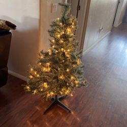 4 Foot Lighted Christmas Tree White Lights With Stand. Indoor Outdoor 