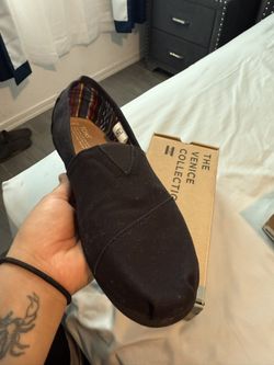 Men’s Black Toms