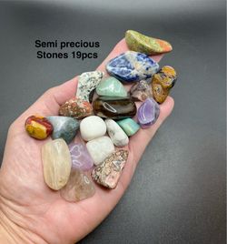 Semi Precious Stones 19pcs 130.5g Total