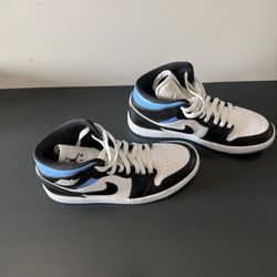 Women's Jordan 1 Mid, Size 9