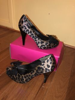 High heels closed new in box size 9.5 shoes