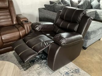 🔥 Chocolate Brown Recliner – Firm Comfort & Ultimate Relaxation 🔥  Only $375 • $0 Down • Payments as low as $33!