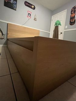Queen size bed