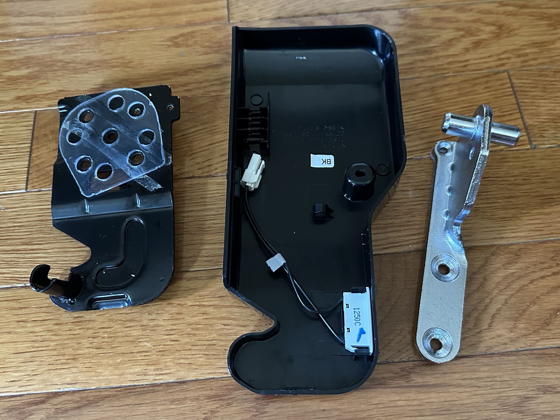 Brand New Samsung DA63-04441A Upper Right Hinge Cover – OEM Part – $40 (Includes Extra Parts!)