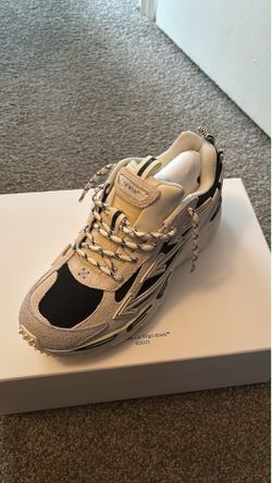 Off whites never worn size 10
