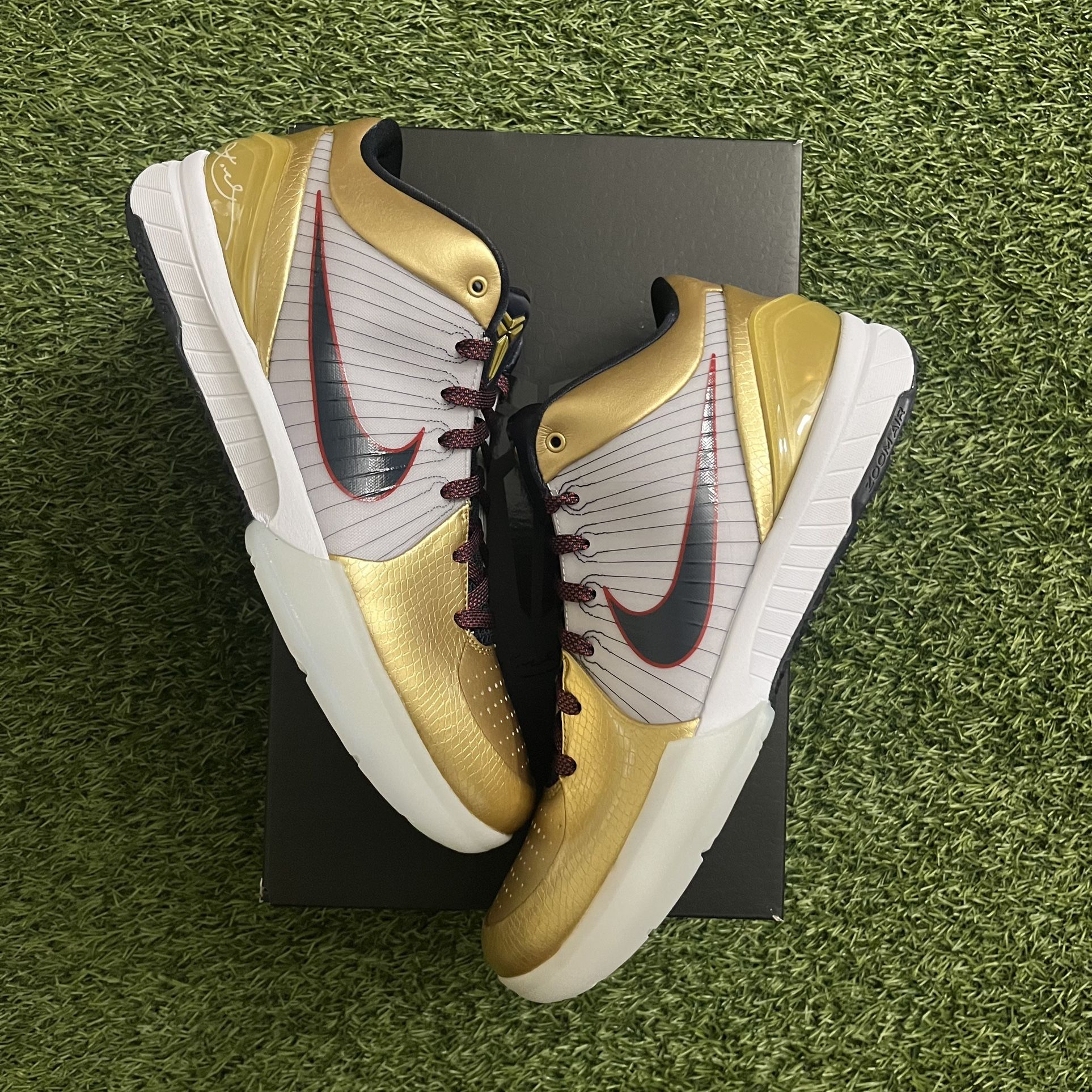 Kobe 4 Protro “Gold Medal”