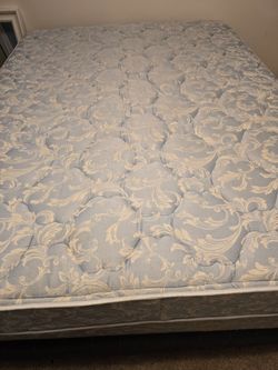Lightly used queen matress and box