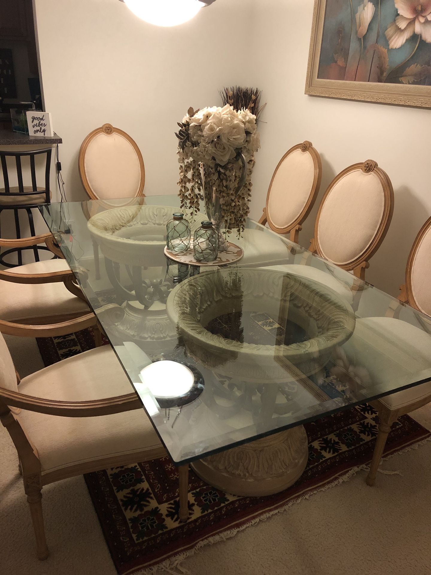 Beautiful glass dining table 🎀