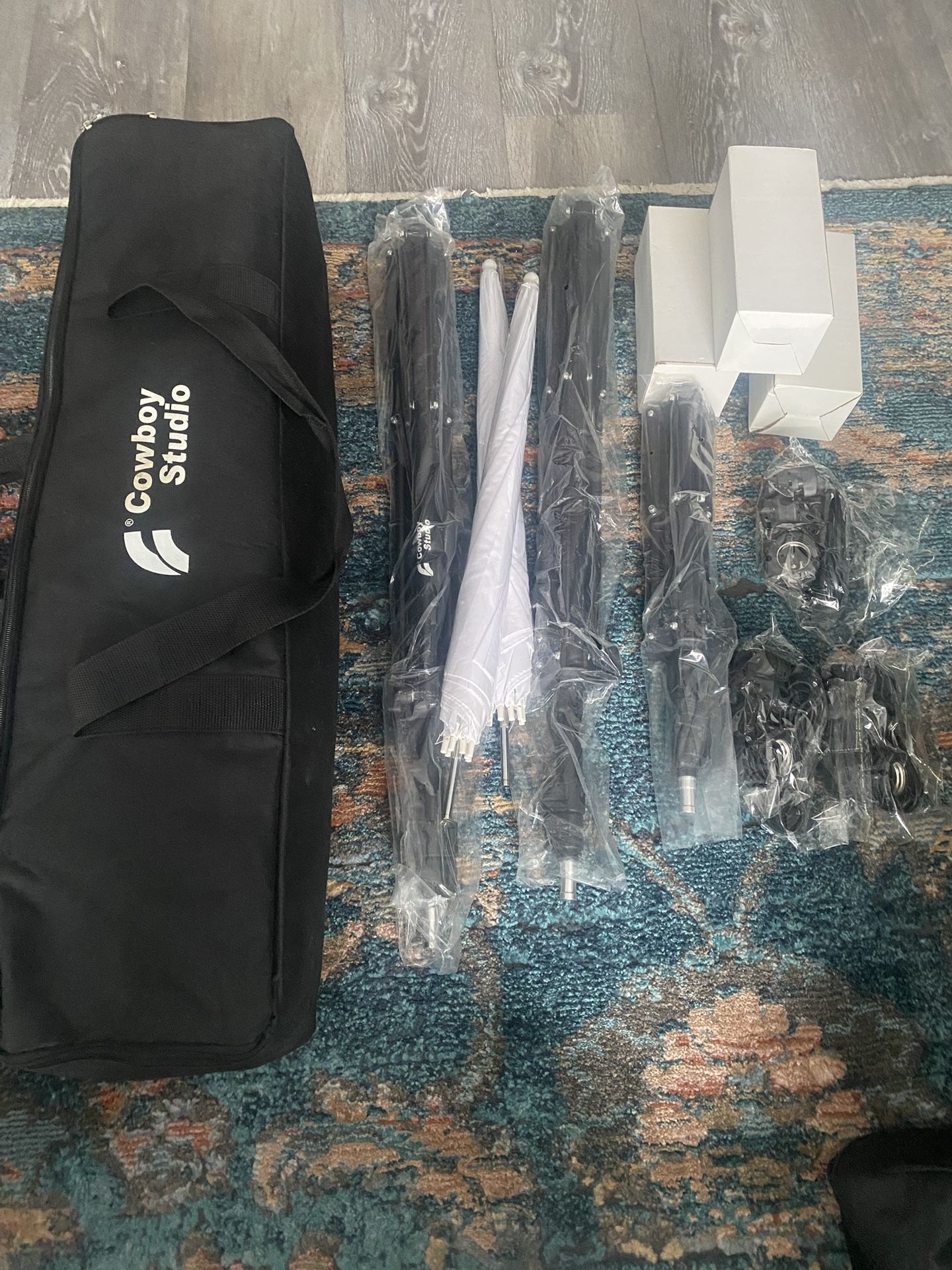 Cowboy Studio Lighting Kit 2 Umbrellas 3 Adjust Light Stands Carry Case