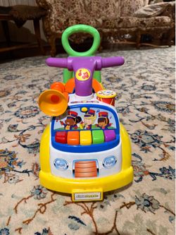 Little people baby walker