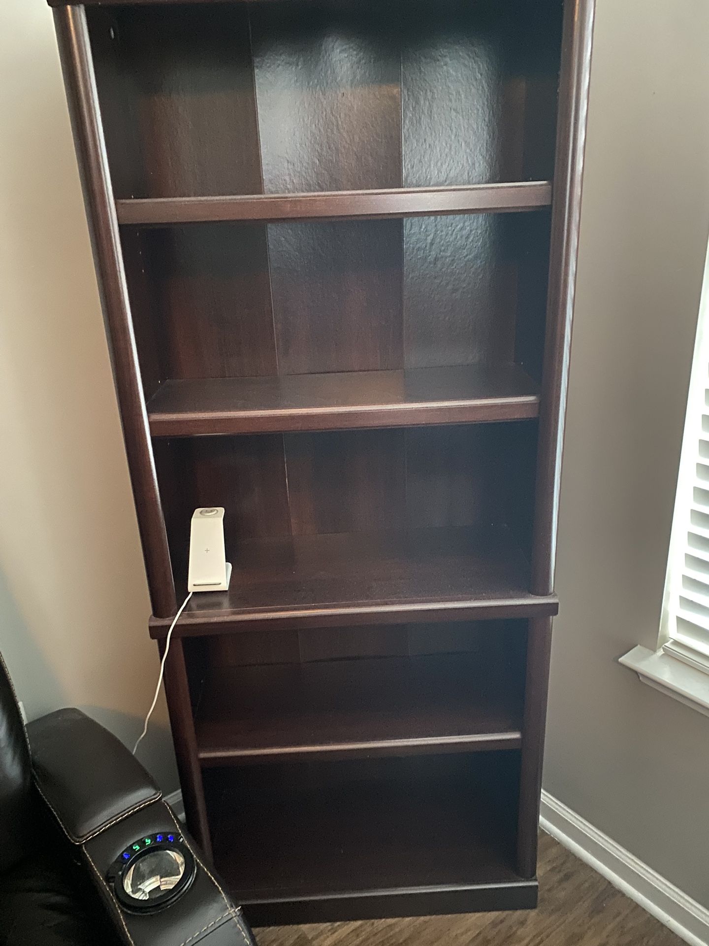 2 Bookshelves