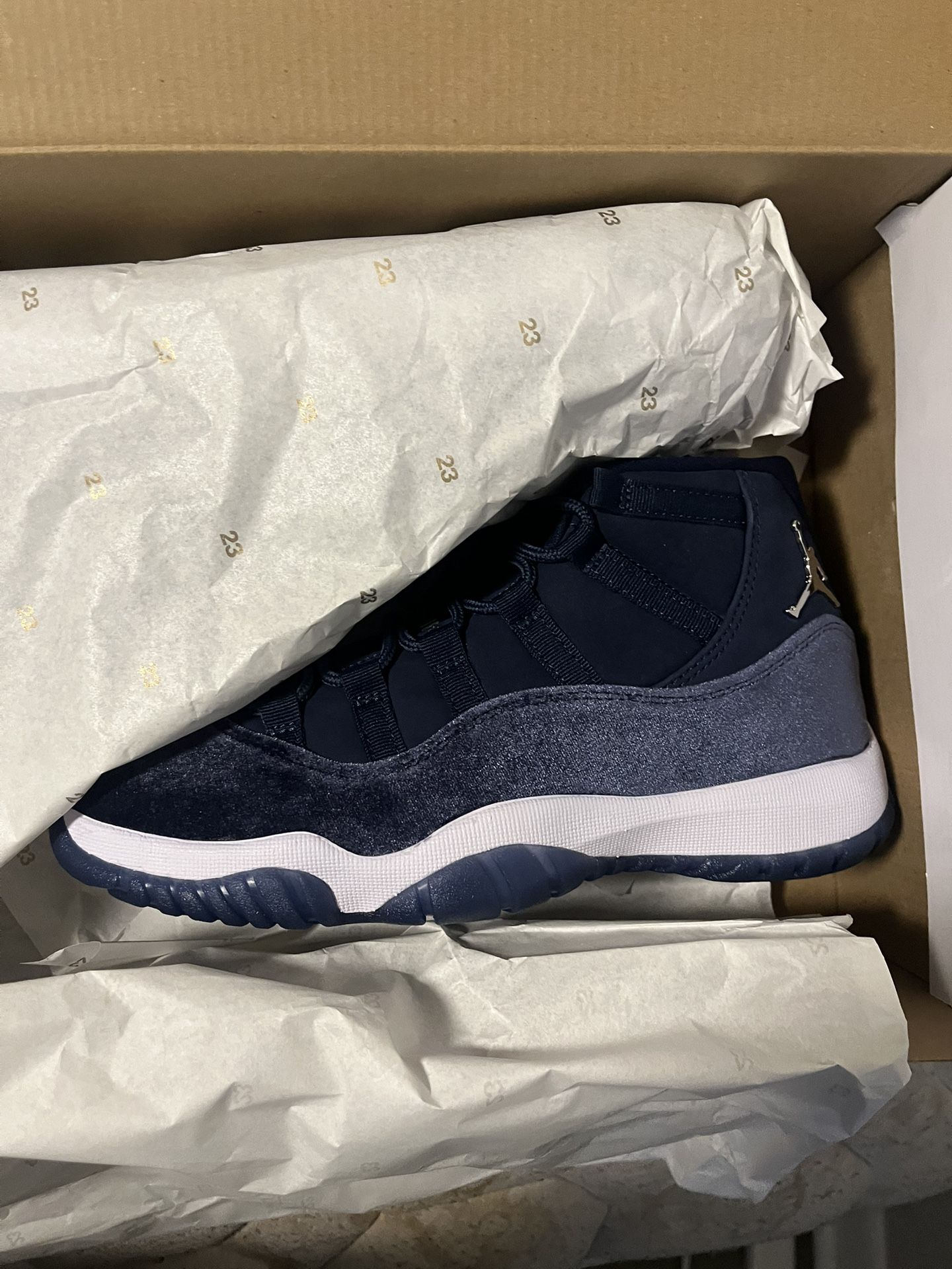 Jordan 11 Retro Navy Blue Size 9 Women