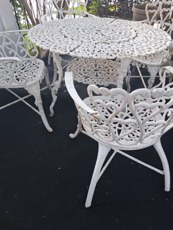 Mesa de patio con 4 sillas de aluminio