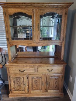 CABINET HUTCH