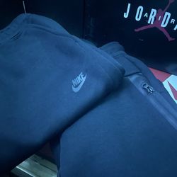 Size Medium Black Tech Sweats 