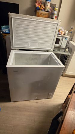 HotPoint 2021 Freezer 32 Length and 32 inches Height Works Great