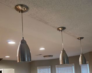 Set of three pendant lights
