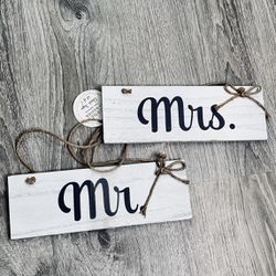 NWT! Mr. & Mrs. Rustic Shabby Chic Gray White Brown Twine Wooden Sign Wedding Reception Chair Decorations Bride And Groom