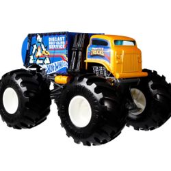 Hot Wheels Monster Trucks 1:24 scale "Will Trash It All" die-cast garbage truck toy.  