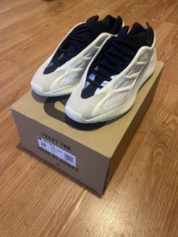 Yeezy 700 Azael Size 10