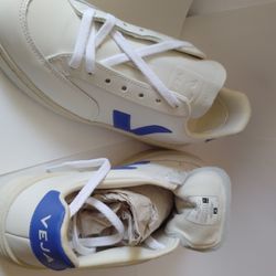 Veja Size 8