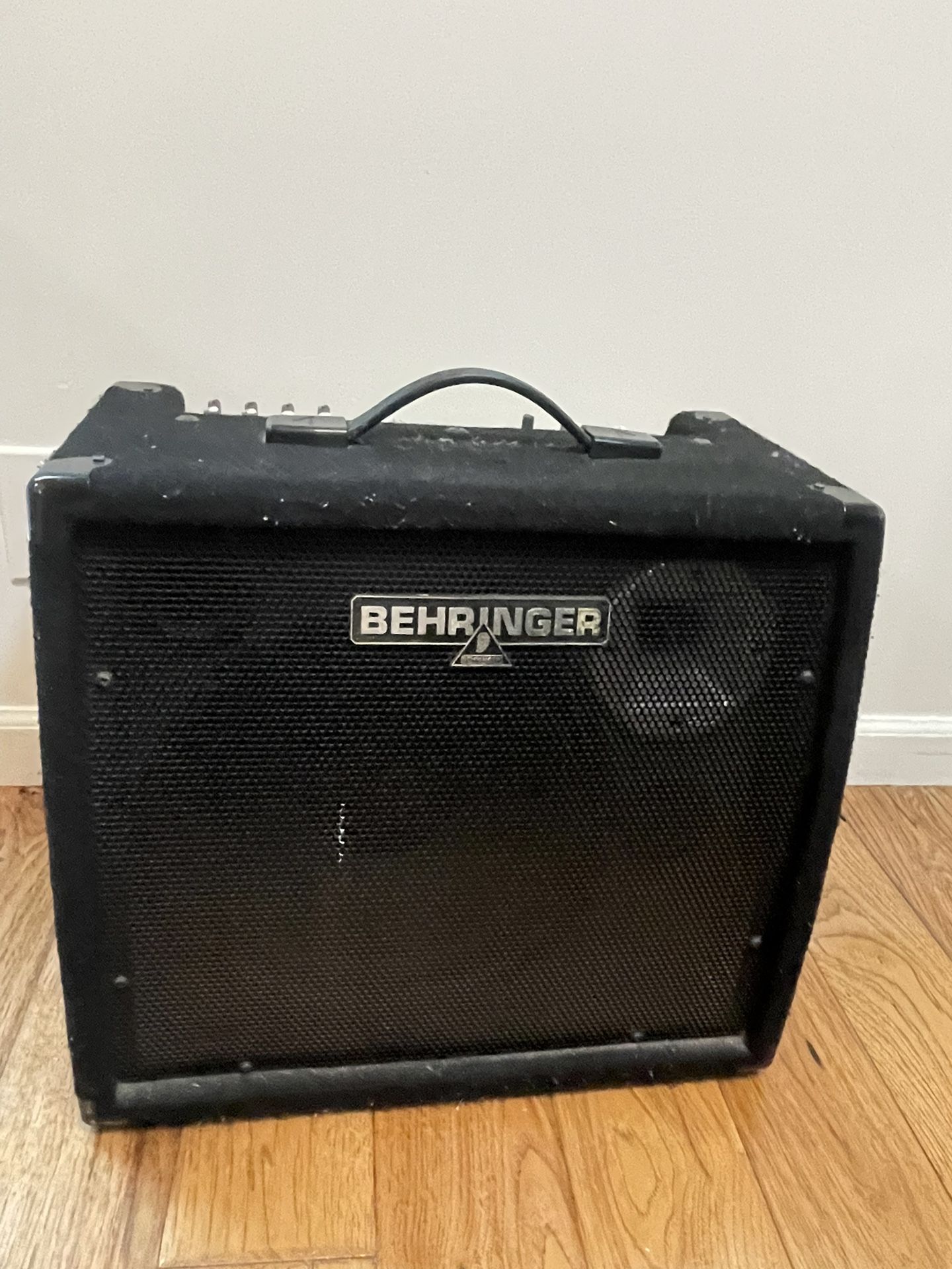 Amplifier Ultratone K1800fx PA system/keyboard amplifier