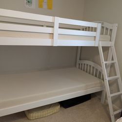 Twin Bunk beds In White