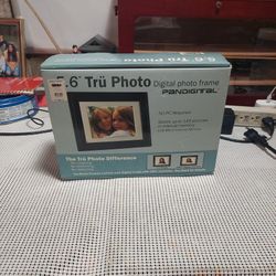 5.6" Tru Digital Photo Frame