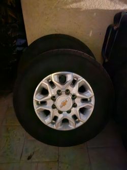 275 70 18 2021 Chevy z71 2500 90% tread life