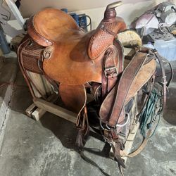 Saddle (reining)