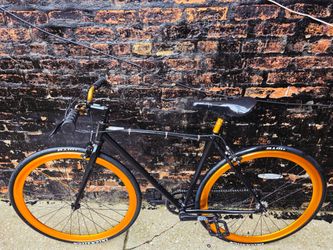 Pure cycle fixie bike like new