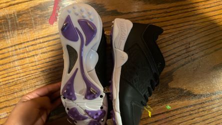 Softball metal cleats