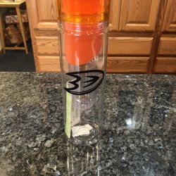 Anaheim Ducks NHL Hockey Fruit Fusin Water Bottle.  Official NHL merchandise.  Size 9 1/2 inches tall.  Brand new never used.  Smoke free home 