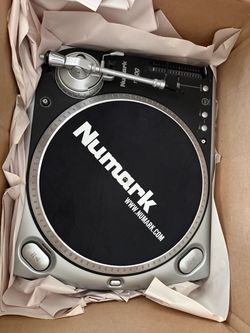 Numark DJ Turntable