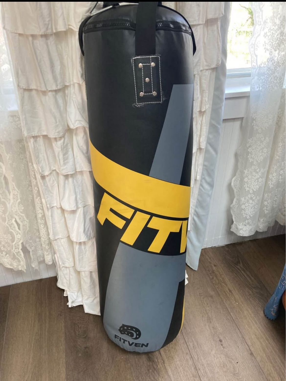 Fitven 40lb punching bag