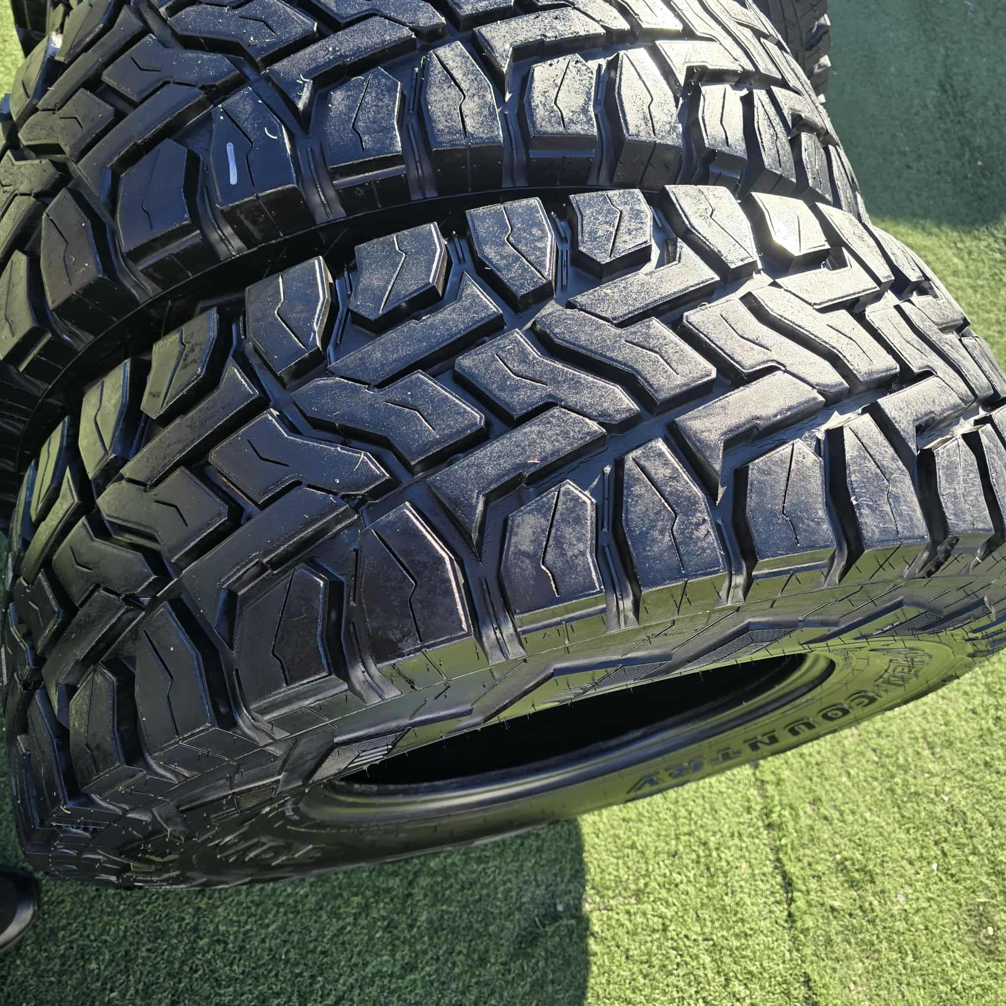 4 TOYO TIRES LT37-12-50R18 $850