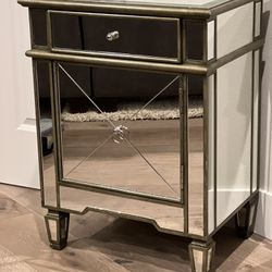 2 Mirrored Bedside Lockers