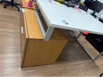 Office desk 3 available $125 each! Can be sold separately
