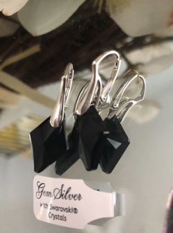 Jet color beautiful earrings 19mm