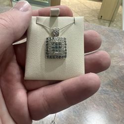 Diamond Pendant & Necklace 
