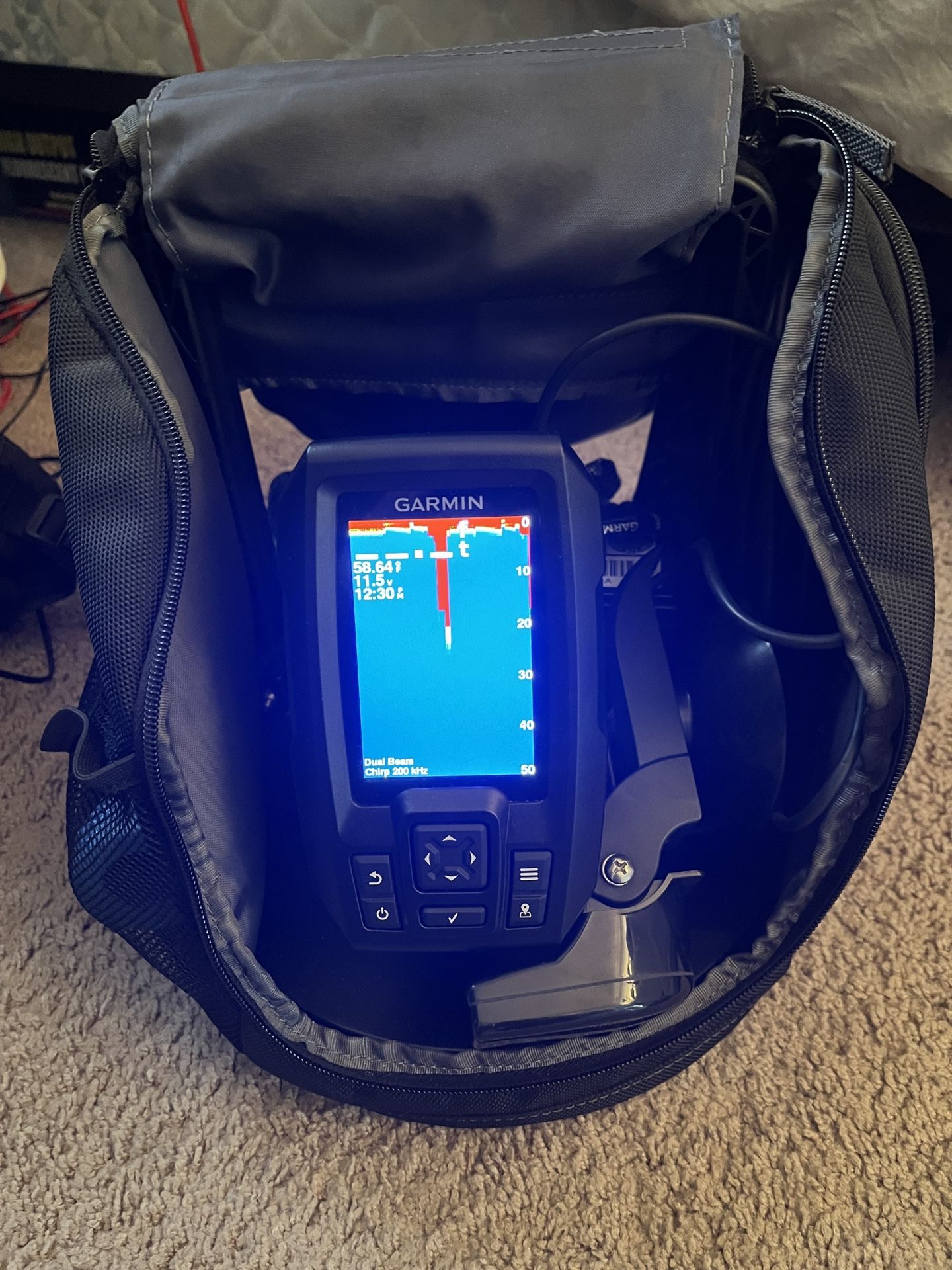 Garmin Striker 4 Portable Bundle Fish Finder