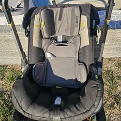 Doona Stroller With 2 Extra bases 