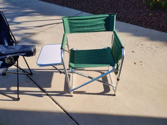 Folding camp chair with table