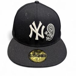 New Era New York Yankees fitted cap in black and white