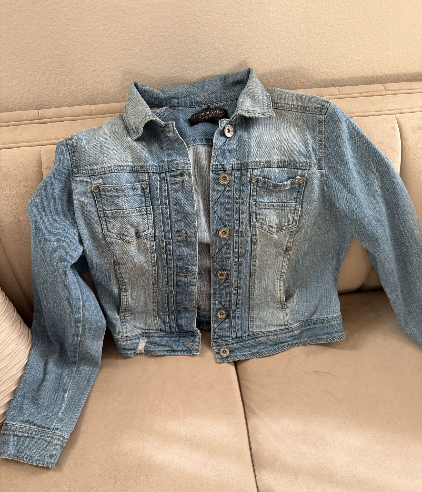Women 99% cotton denim jacket Medium