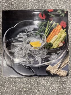 Brand New Crystal Chip And Dip Set 